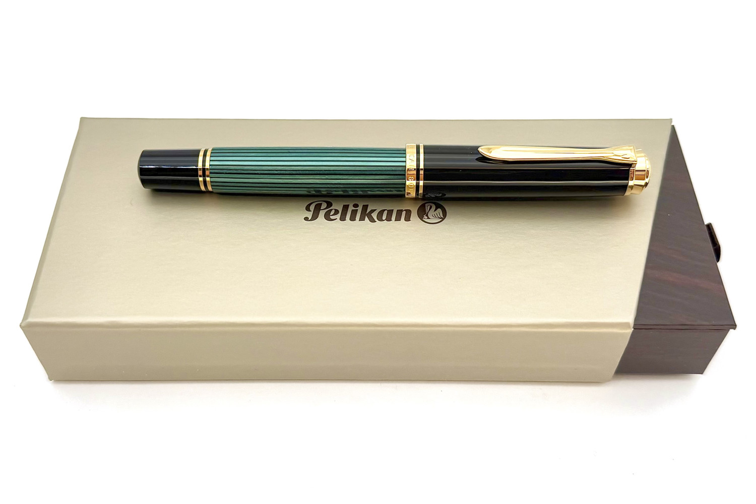 PelikanSouveranM800BlackGreenFPnew_B